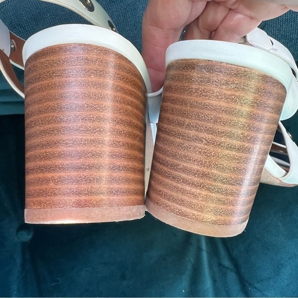 ANTONIO MELANI STACKED BLOCK HEEL ANKLE STRAP GROMMET SANDALS WHITE SIZE 10 - Picture 8 of 9